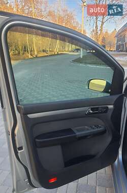Минивэн Volkswagen Touran 2005 в 