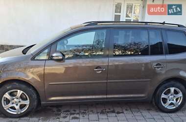 Мінівен Volkswagen Touran 2011 в 