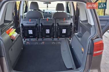 Мінівен Volkswagen Touran 2011 в 