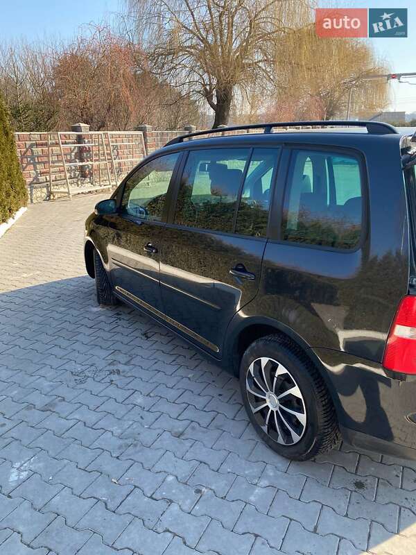 Минивэн Volkswagen Touran 2004 в Подволочиске