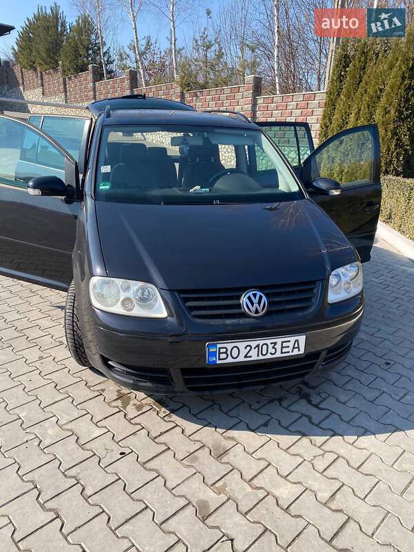 Минивэн Volkswagen Touran 2004 в Подволочиске