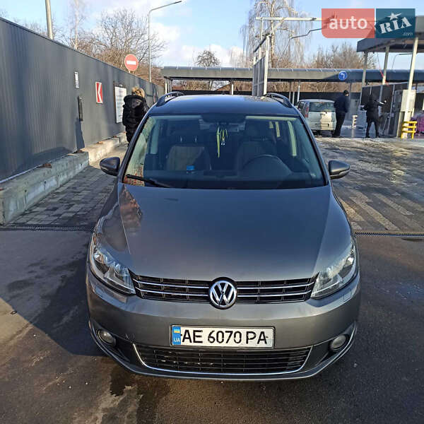 Мінівен Volkswagen Touran 2013 в 