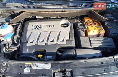 Мінівен Volkswagen Touran 2013 в 