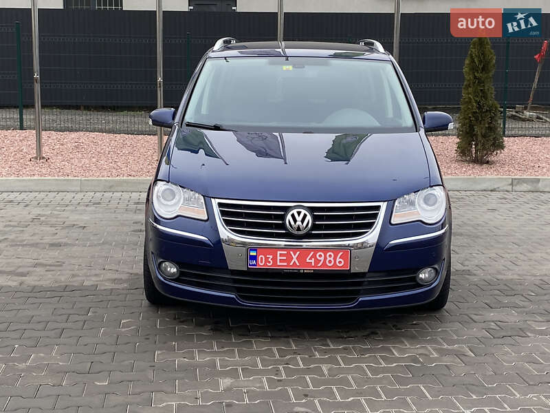 Минивэн Volkswagen Touran 2008 в 