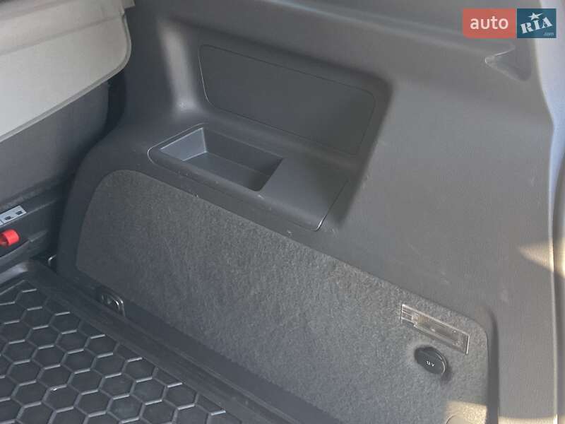 Мінівен Volkswagen Touran 2013 в Львові