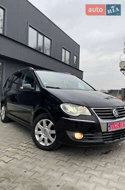 Минивэн Volkswagen Touran 2008 в Святопетровское