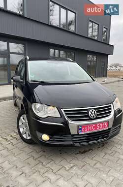 Минивэн Volkswagen Touran 2008 в Святопетровское