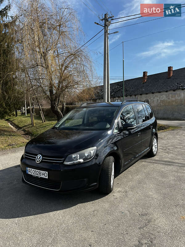 Минивэн Volkswagen Touran 2010 в Рокосово