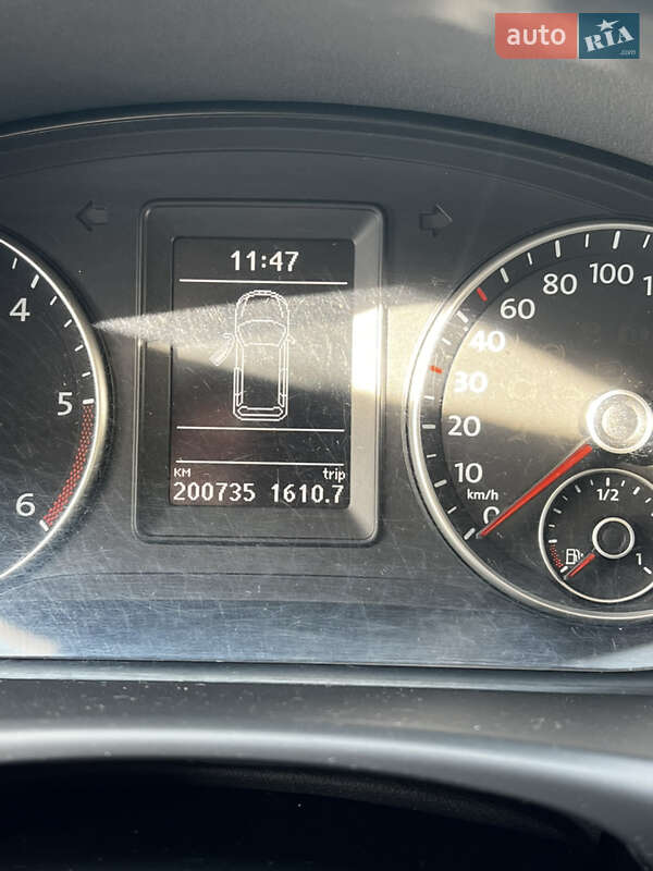 Минивэн Volkswagen Touran 2010 в Рокосово