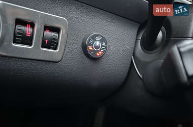 Минивэн Volkswagen Touran 2011 в 