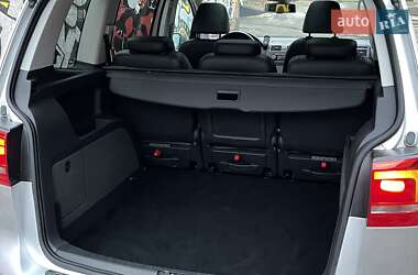 Минивэн Volkswagen Touran 2012 в 