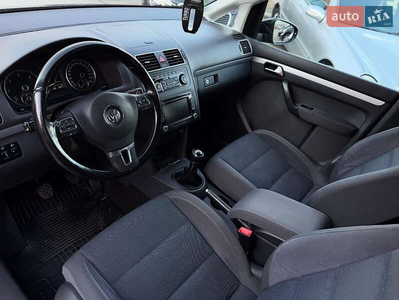 Минивэн Volkswagen Touran 2013 в Чернигове