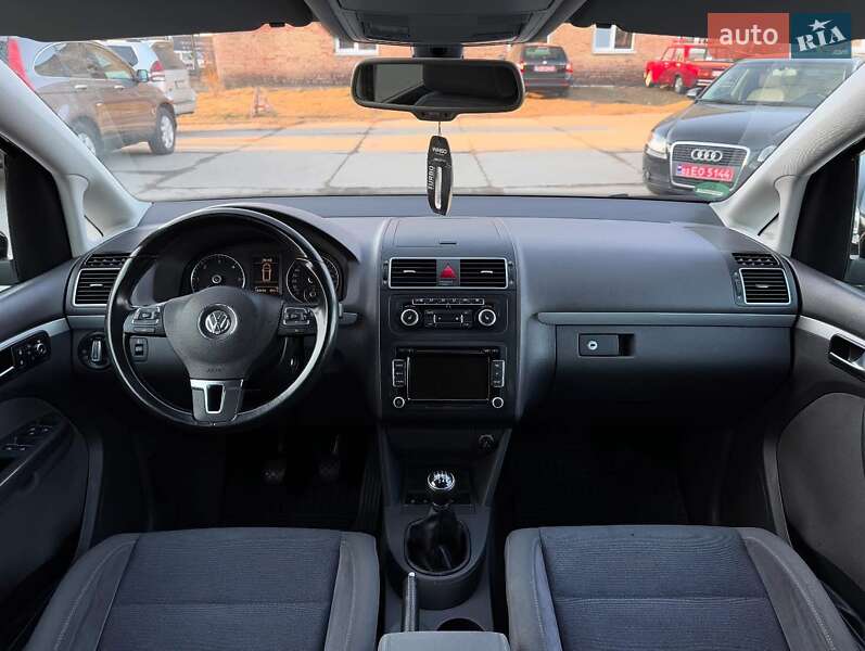 Минивэн Volkswagen Touran 2013 в Чернигове