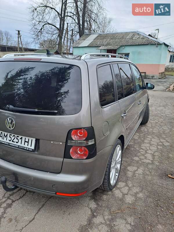 Минивэн Volkswagen Touran 2010 в Звягеле