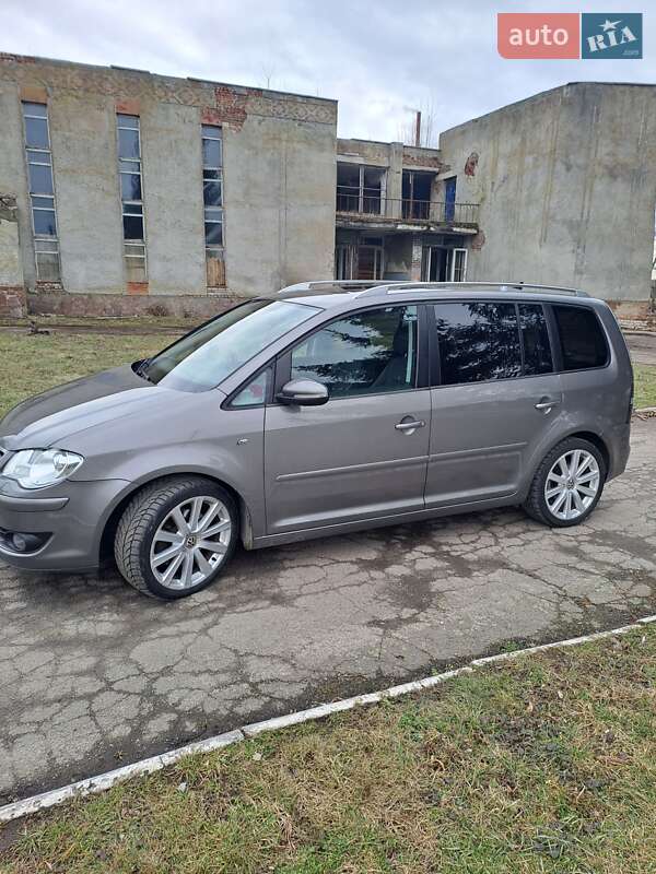 Минивэн Volkswagen Touran 2010 в Звягеле