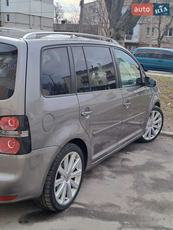 Минивэн Volkswagen Touran 2010 в Звягеле