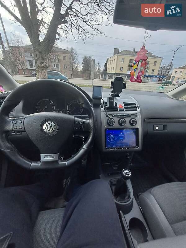 Минивэн Volkswagen Touran 2010 в Звягеле