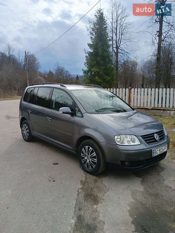 Минивэн Volkswagen Touran 2004 в 