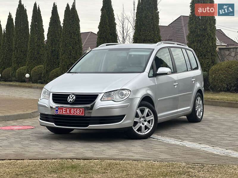 Мінівен Volkswagen Touran 2008 в Сарнах