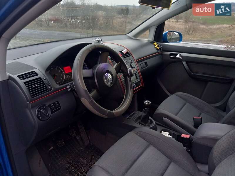 Минивэн Volkswagen Touran 2003 в Горохове