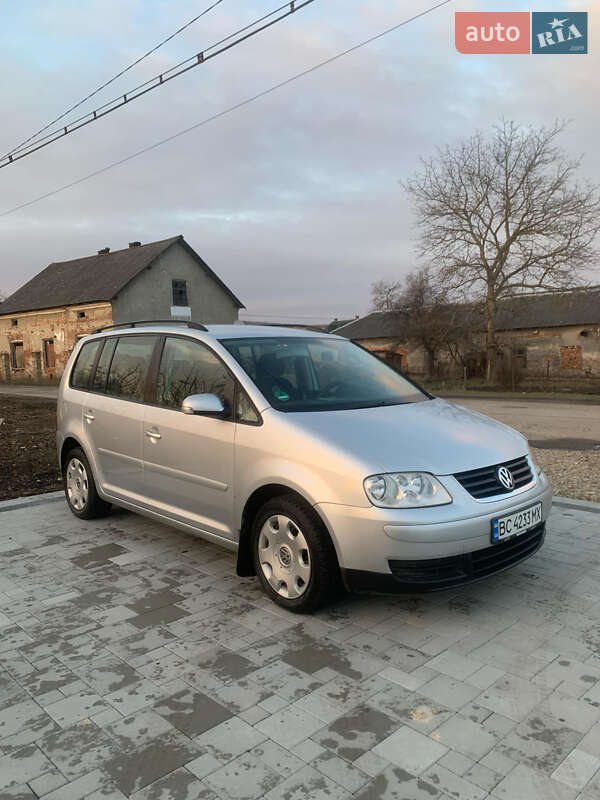 Мінівен Volkswagen Touran 2006 в Хирові