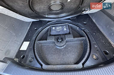Минивэн Volkswagen Touran 2003 в 