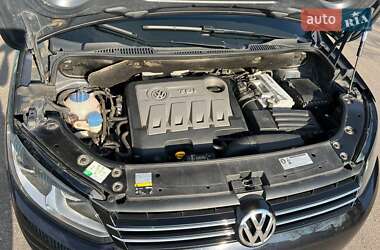 Минивэн Volkswagen Touran 2015 в 