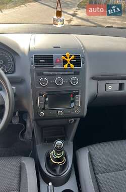 Минивэн Volkswagen Touran 2015 в 