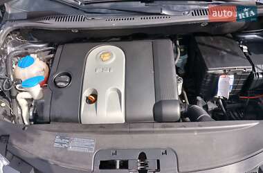 Минивэн Volkswagen Touran 2005 в 