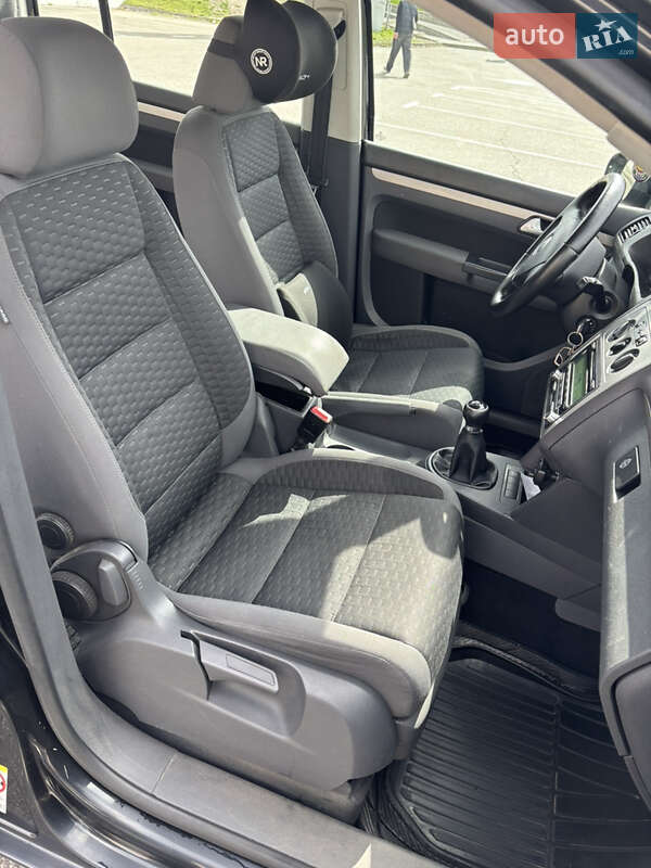 Минивэн Volkswagen Touran 2009 в Киеве