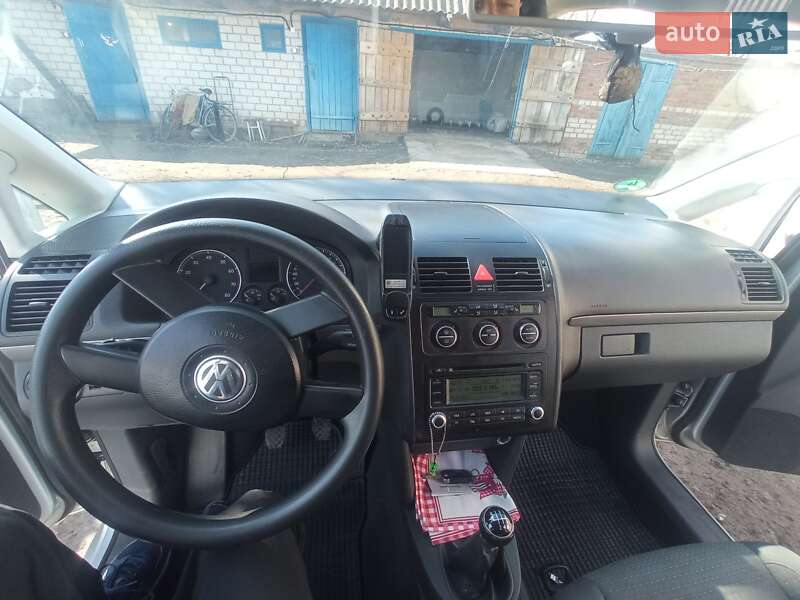 Минивэн Volkswagen Touran 2005 в Чуднове