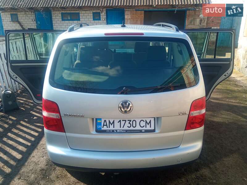 Минивэн Volkswagen Touran 2005 в Чуднове