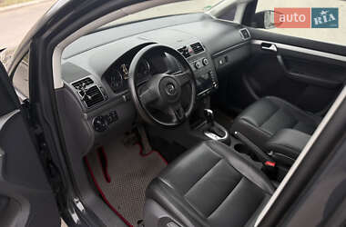 Минивэн Volkswagen Touran 2015 в 