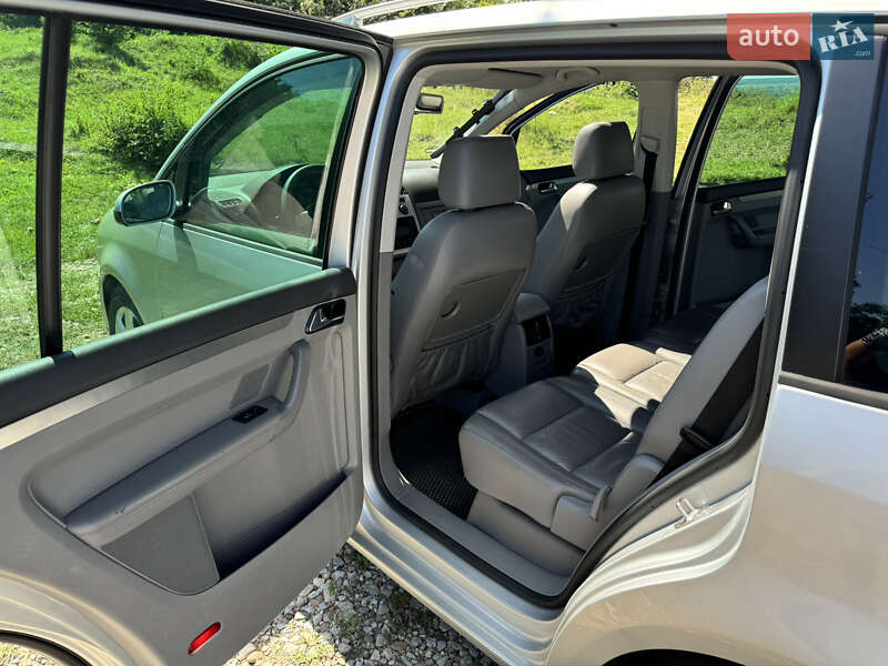 Мінівен Volkswagen Touran 2004 в Бурштині