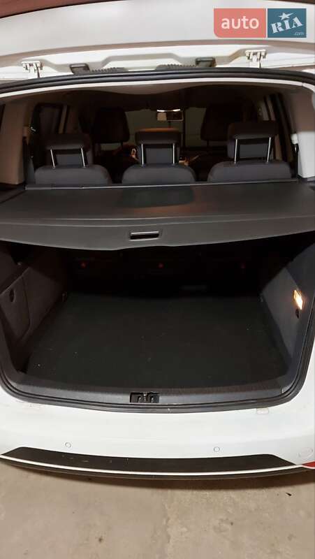 Мінівен Volkswagen Touran 2014 в Ужгороді
