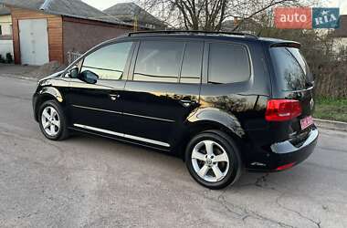 Минивэн Volkswagen Touran 2011 в 