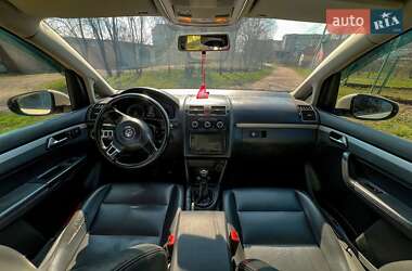 Мінівен Volkswagen Touran 2011 в 