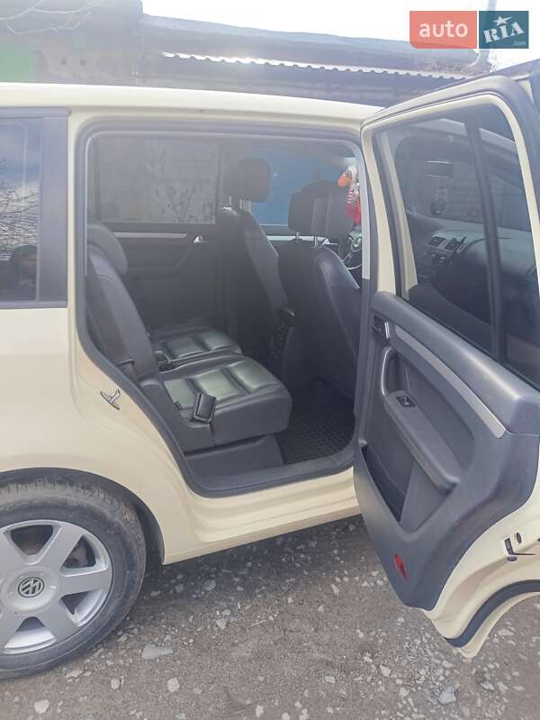 Минивэн Volkswagen Touran 2013 в Кривом Роге