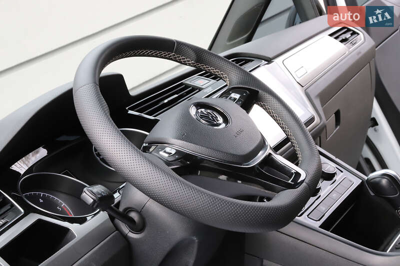 Микровэн Volkswagen Touran 2017 в Дрогобыче