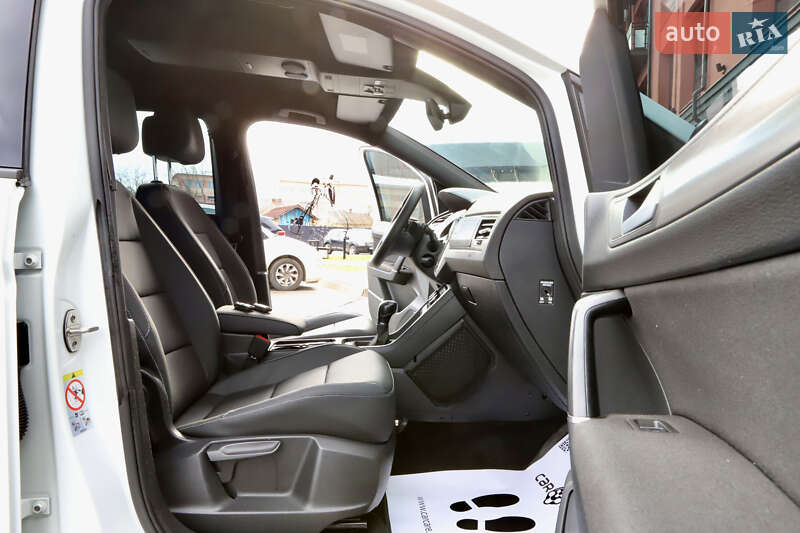 Микровэн Volkswagen Touran 2017 в Дрогобыче