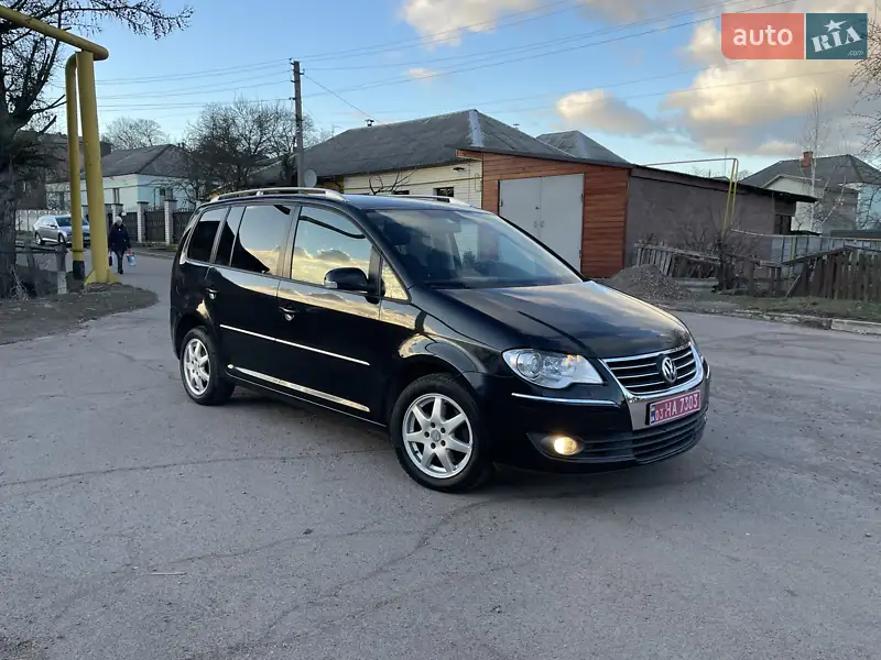 Мінівен Volkswagen Touran 2009 в 