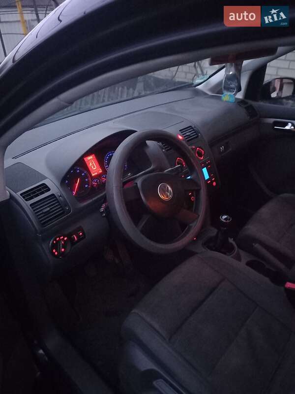 Минивэн Volkswagen Touran 2006 в Новгородке