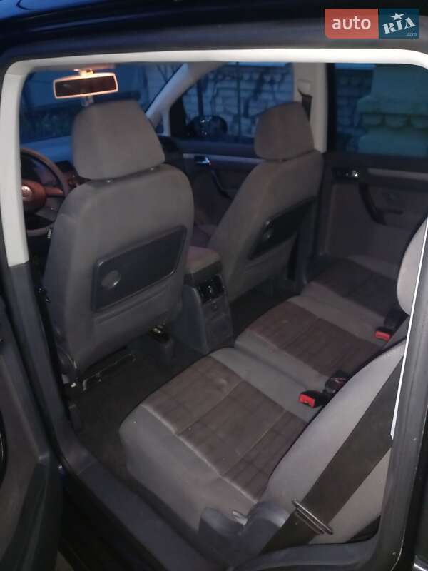 Минивэн Volkswagen Touran 2006 в Новгородке