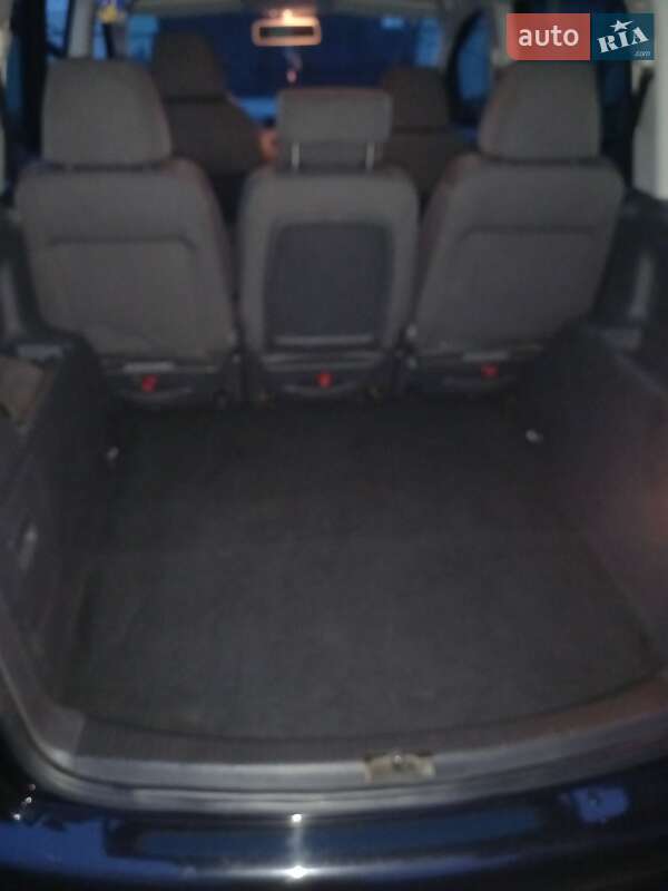 Минивэн Volkswagen Touran 2006 в Новгородке