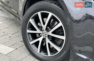 Минивэн Volkswagen Touran 2011 в 