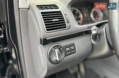 Минивэн Volkswagen Touran 2011 в 