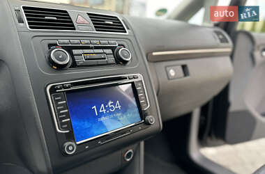 Минивэн Volkswagen Touran 2011 в 