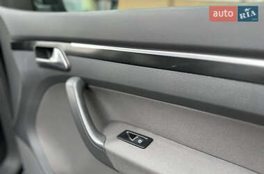 Минивэн Volkswagen Touran 2011 в 