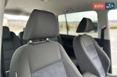 Минивэн Volkswagen Touran 2011 в 
