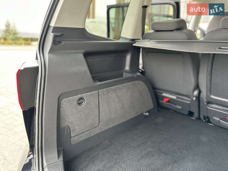 Минивэн Volkswagen Touran 2011 в Дрогобыче